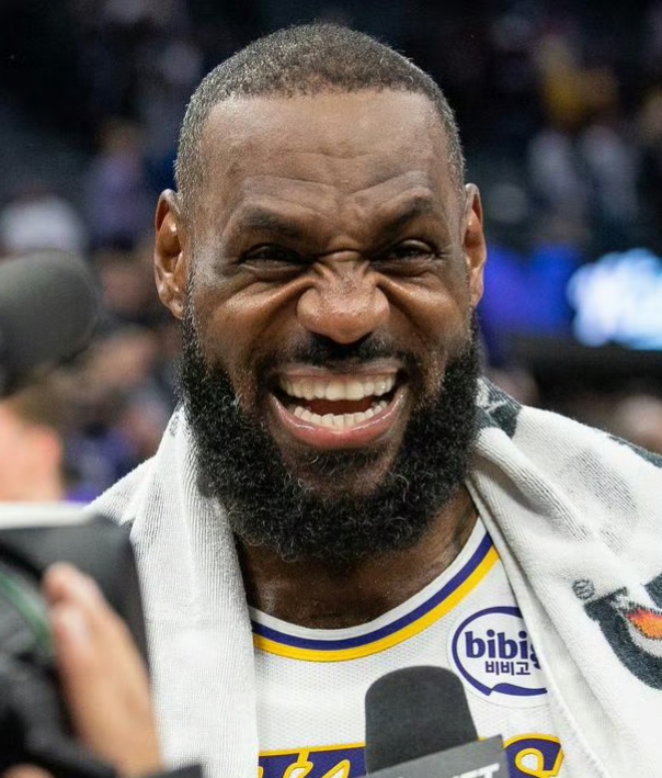 开云体育下载-詹姆斯重返赛场，出色防守首场状态出色，西班牙队观众沸腾！的简单介绍-开云体育下载